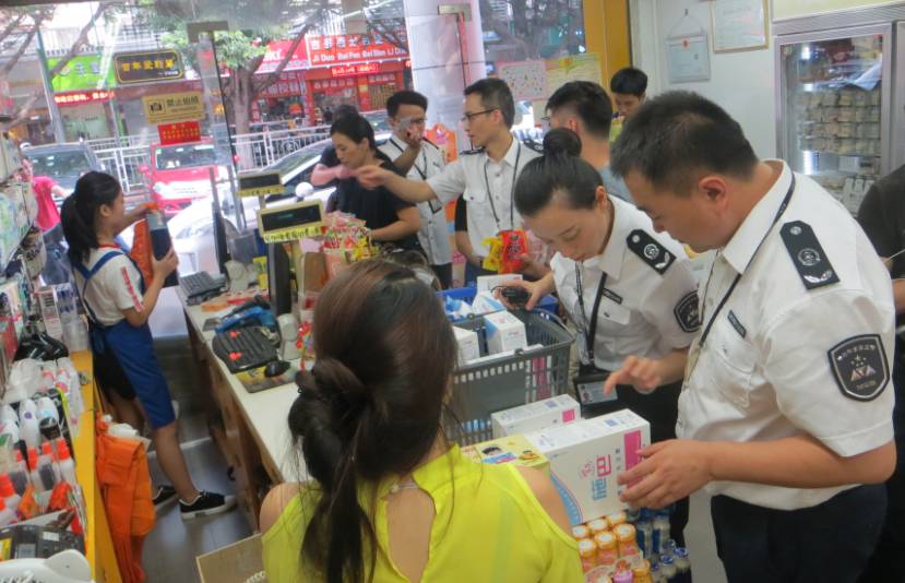 午后突查177家門店 監(jiān)管重拳出擊打擊走私，日用百貨市場(chǎng)迎“巡查風(fēng)暴”